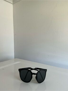 Classic Black Men's Sunglasses - Timeless Polarized Style